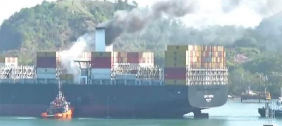11.000 TEU'luk konteyner gemisinde yangın - VİDEO