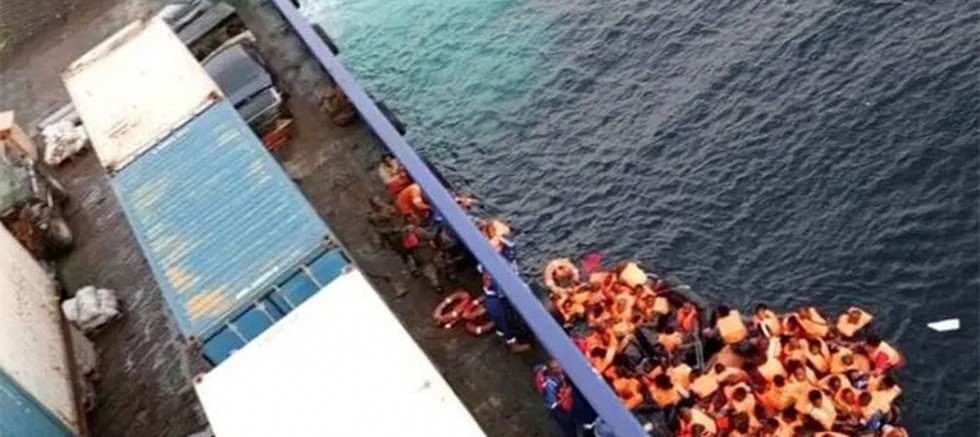 Gabon sularında feribot battı, onlarca kişi kayıp olabilir!