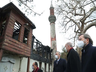 CUMHURBAŞKANI ERDOĞAN VANİKÖY CAMİİNDE İNCELEMELERDE BULUNDU